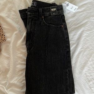 Abercrombie Ultra High Rise mom Jean